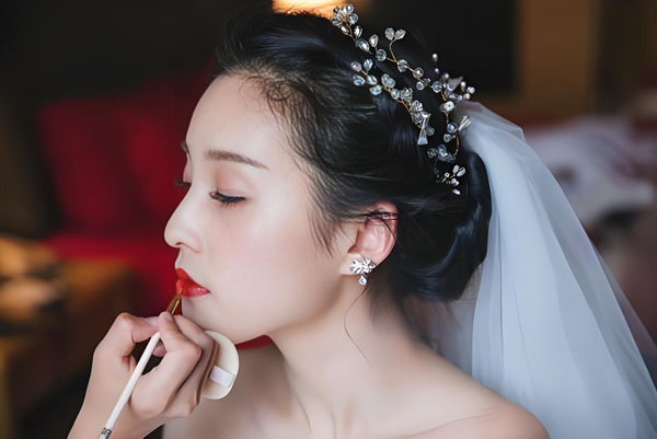 宜昌新娘跟妆师|宜昌维多利亚婚纱馆